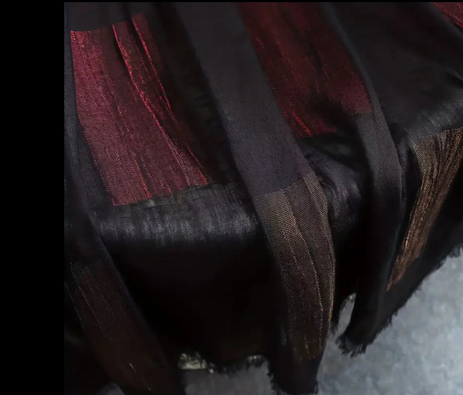 Foulard de soirée noir et rouge