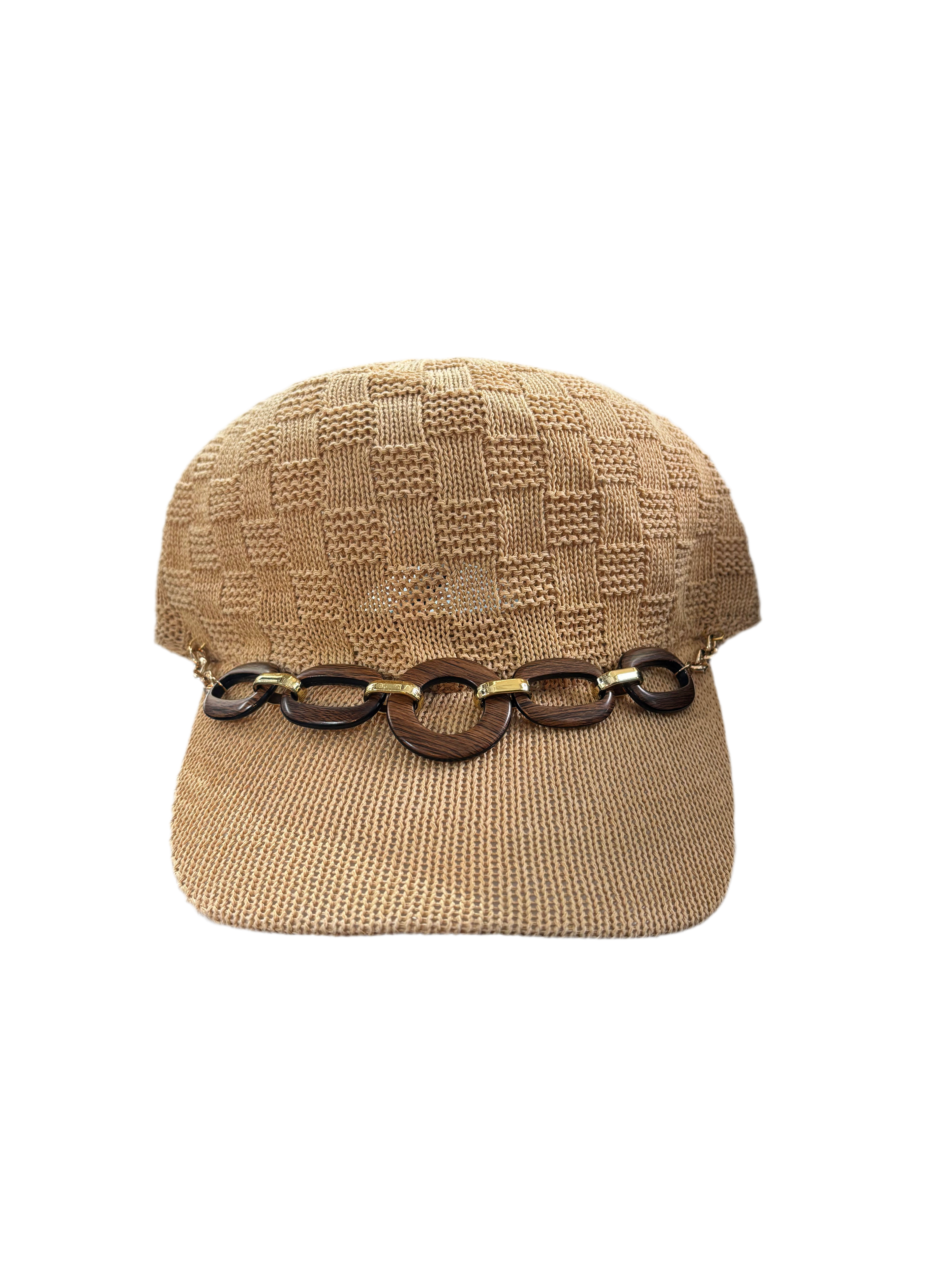 Chapeau tissé avec détails en chaîne en bois