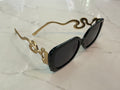 Lunettes de soleil à monture en plastique épais noir avec branches en forme de serpent doré