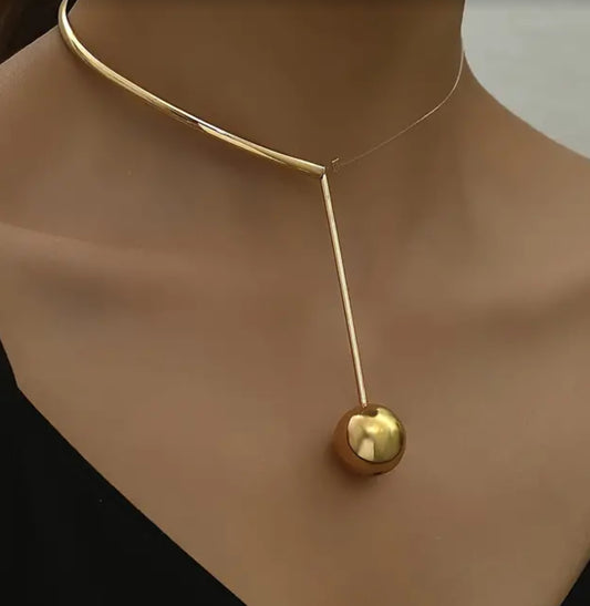 Pendulum asymmetrical choker