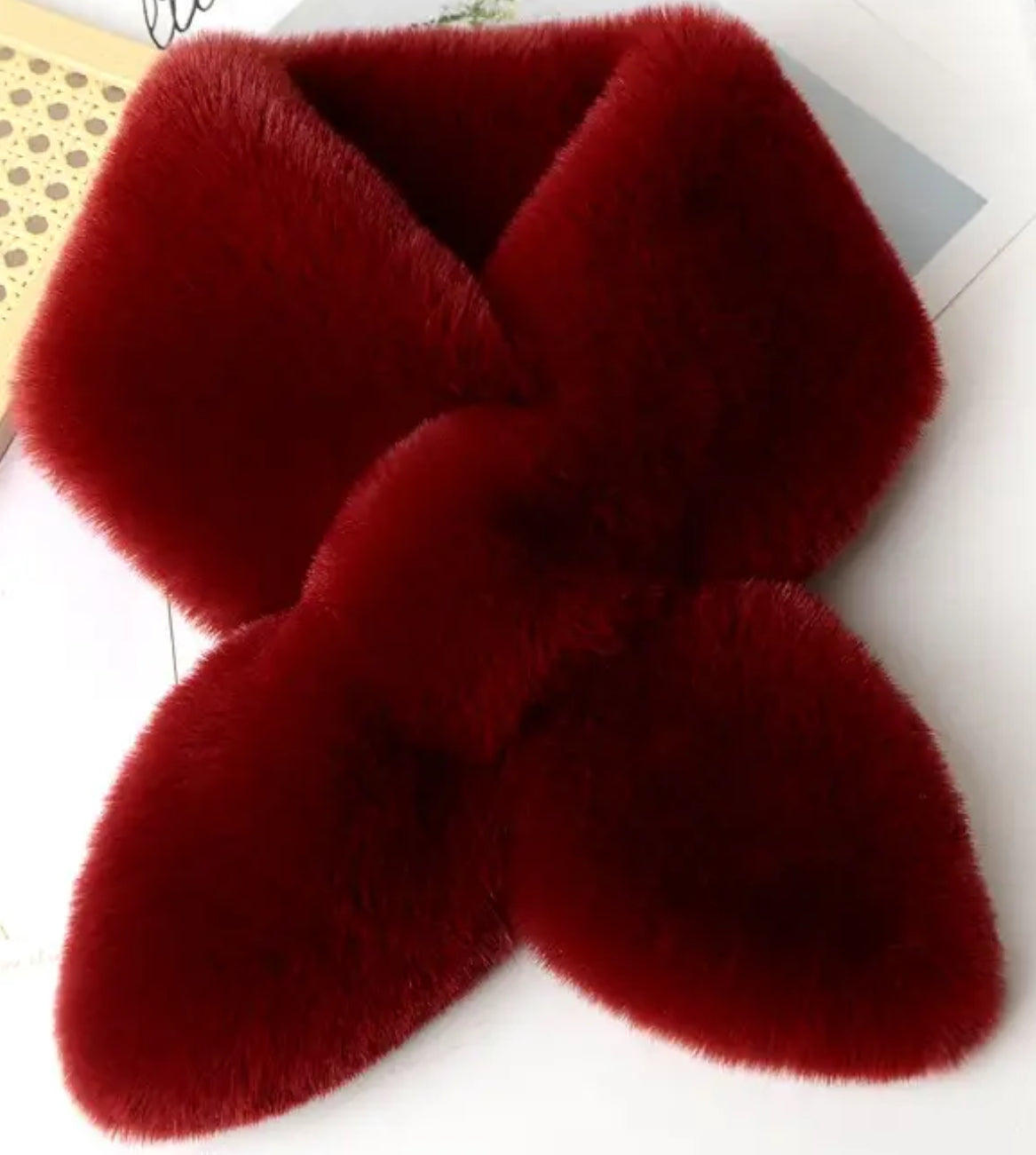 Écharpe rouge en fausse fourrure double face