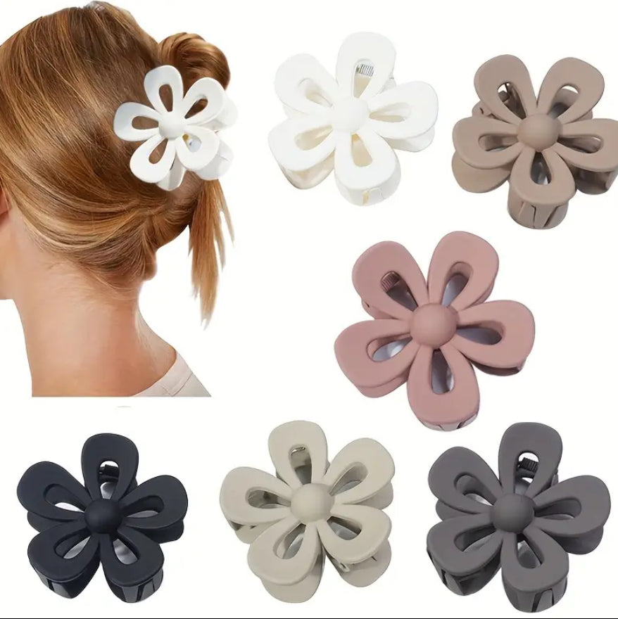 Petite pince à cheveux à griffes en forme de fleur creuse