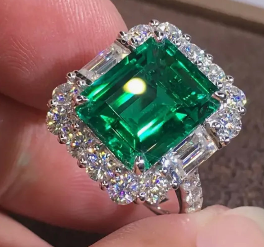 Bague carrée verte en zircone