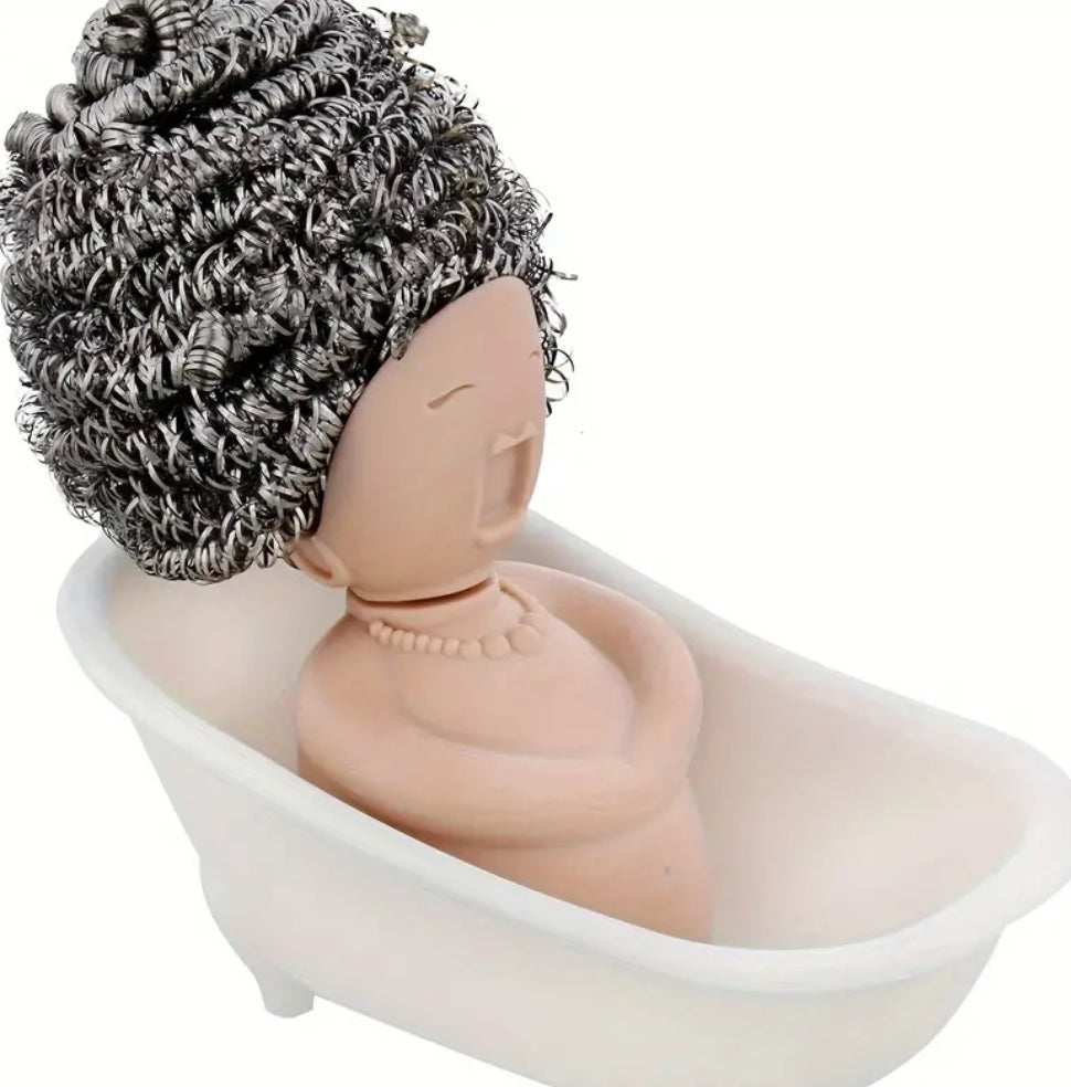 Dame dans un porte-éponge de baignoire