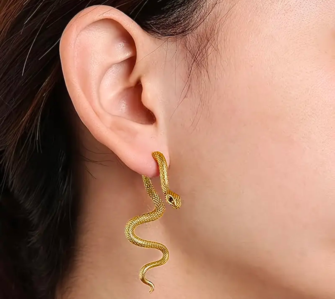 Boucles d'oreilles serpents en or aux yeux noirs