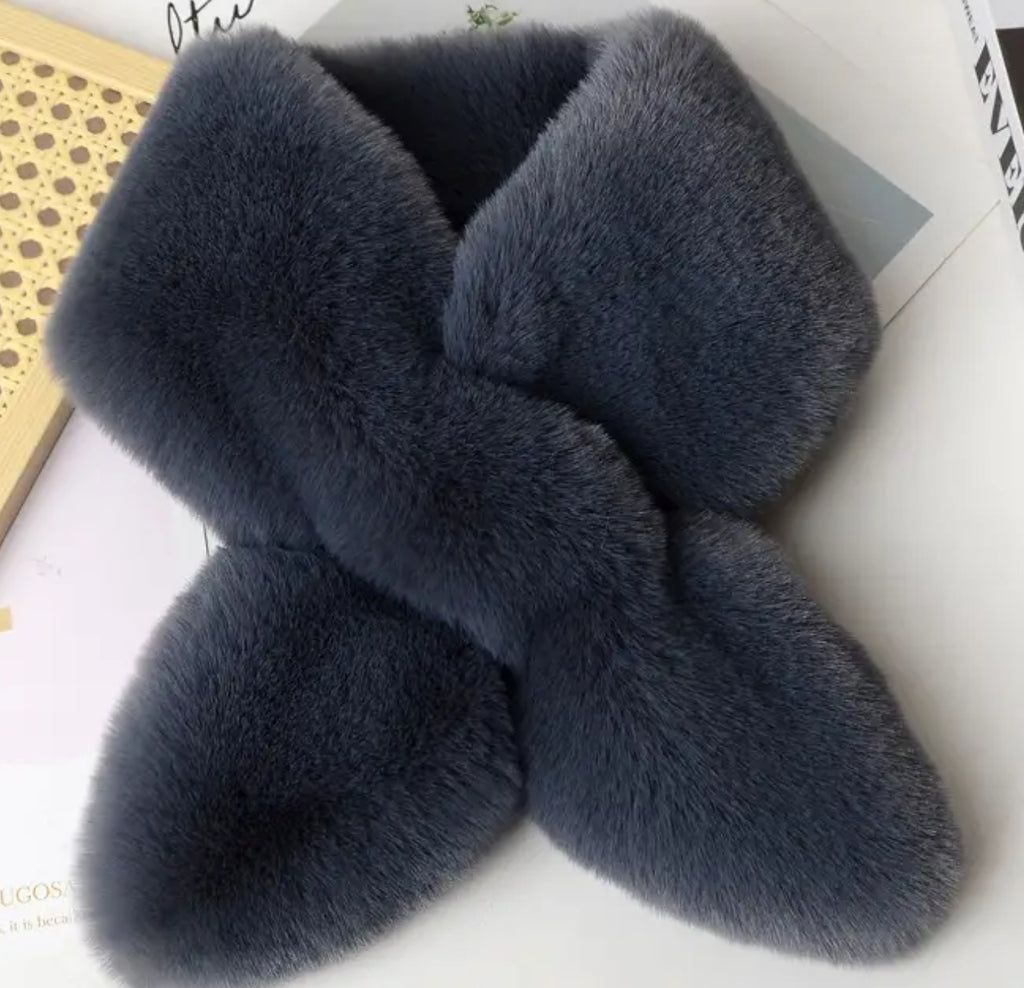 Écharpe en fausse fourrure grise double face