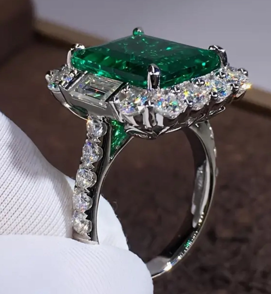 Bague carrée verte en zircone