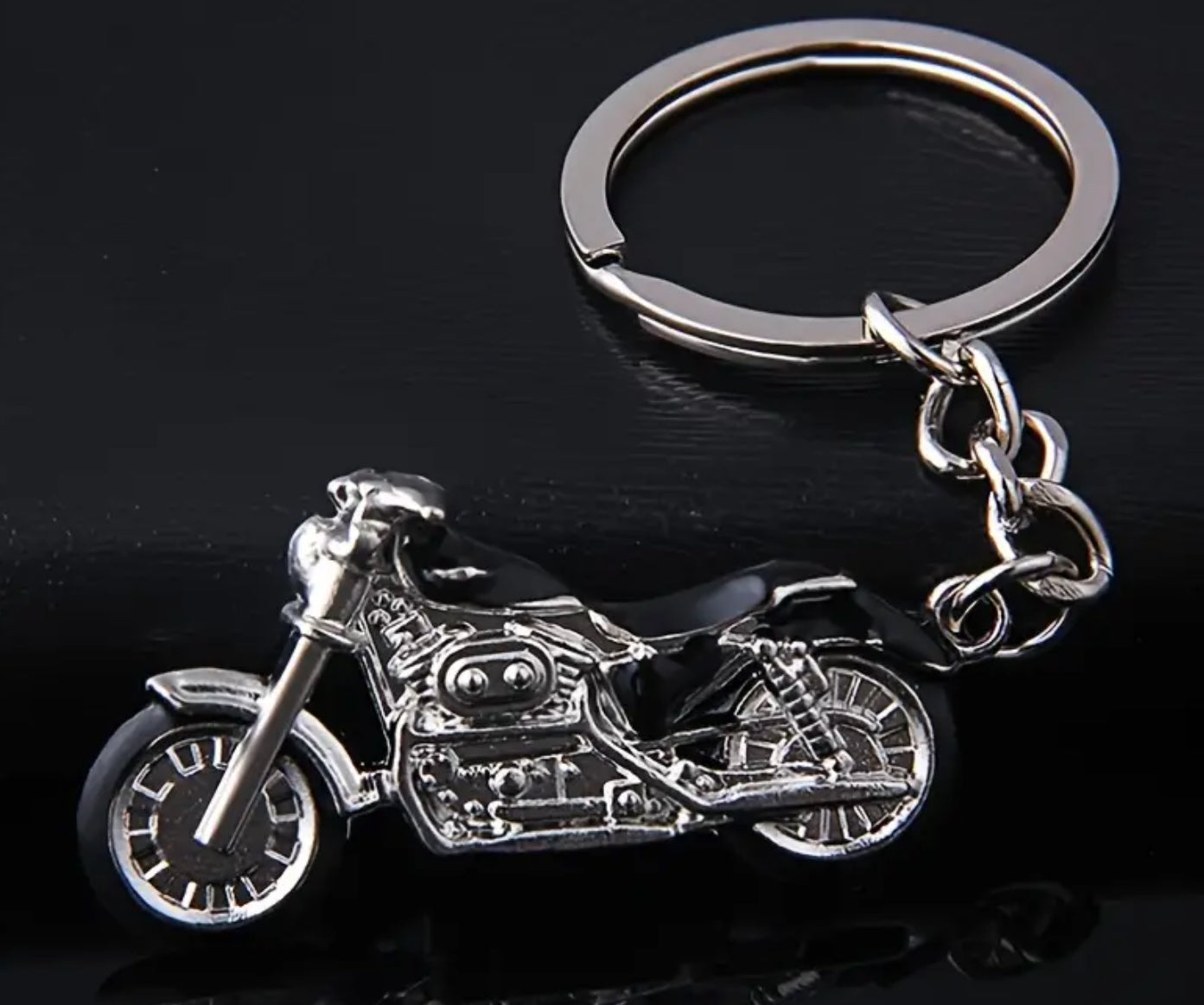 Metal Motorcycle Keychain (red, black or blue)