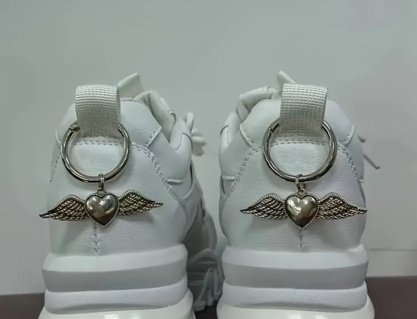 Breloques à clipser pour bottes et chaussures en forme de cœur volant