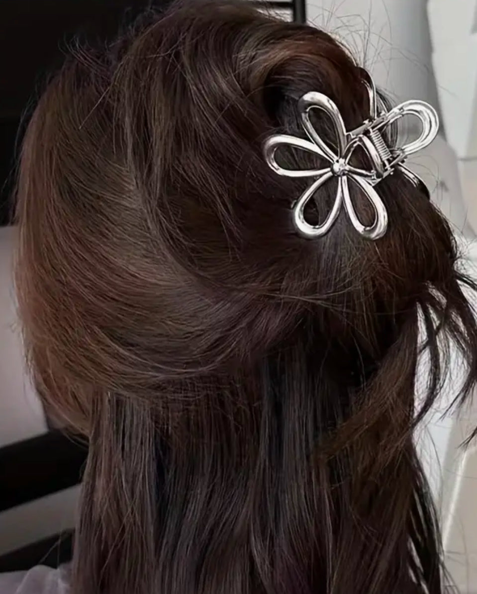 Pince à cheveux en forme de fleur argentée