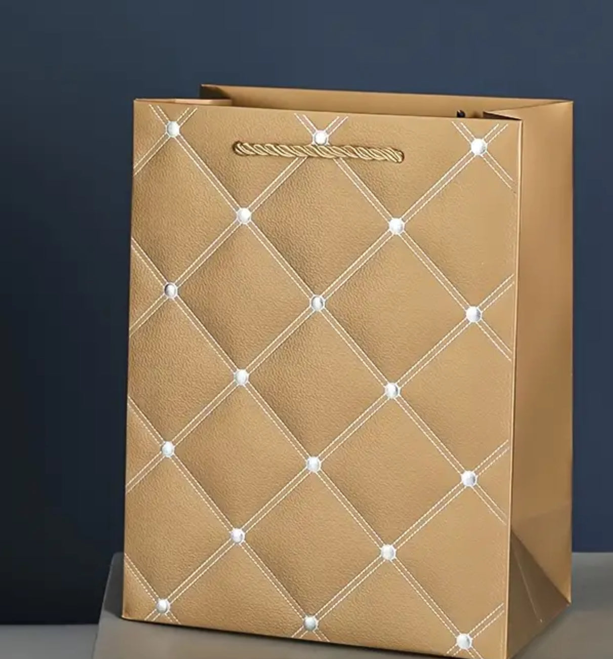 Sac cadeau doré