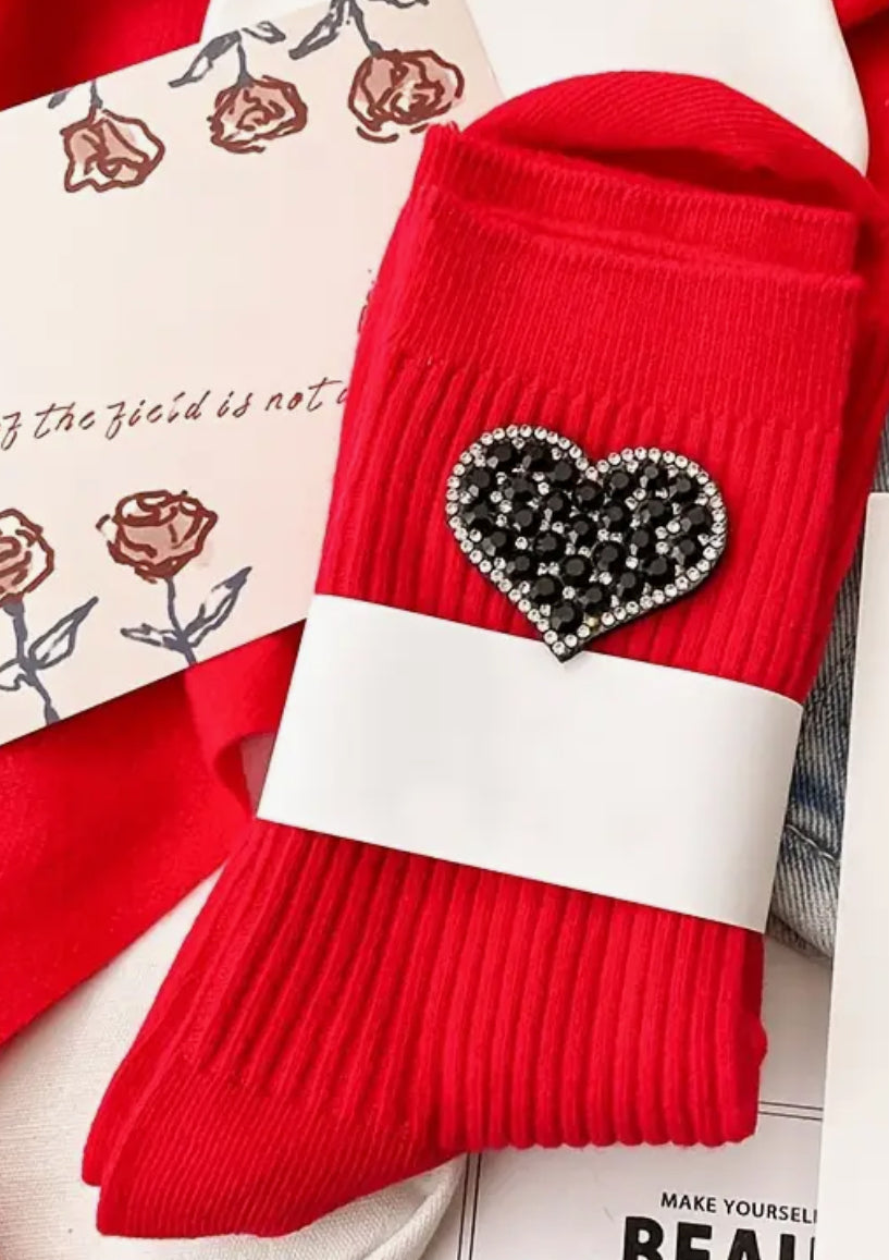 Chaussettes rouges en forme de cœur avec strass