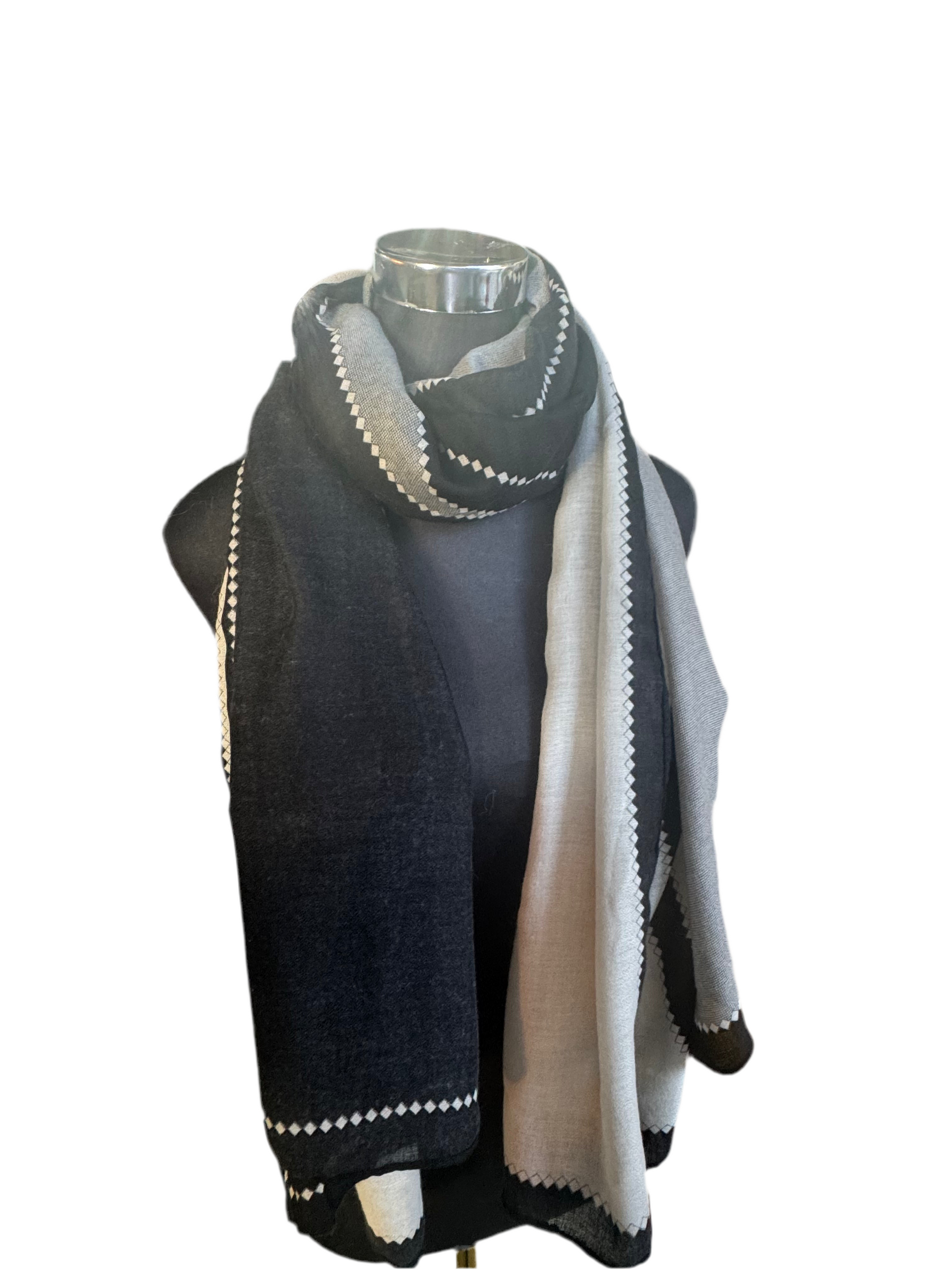 Écharpe géométrique noire et blanche