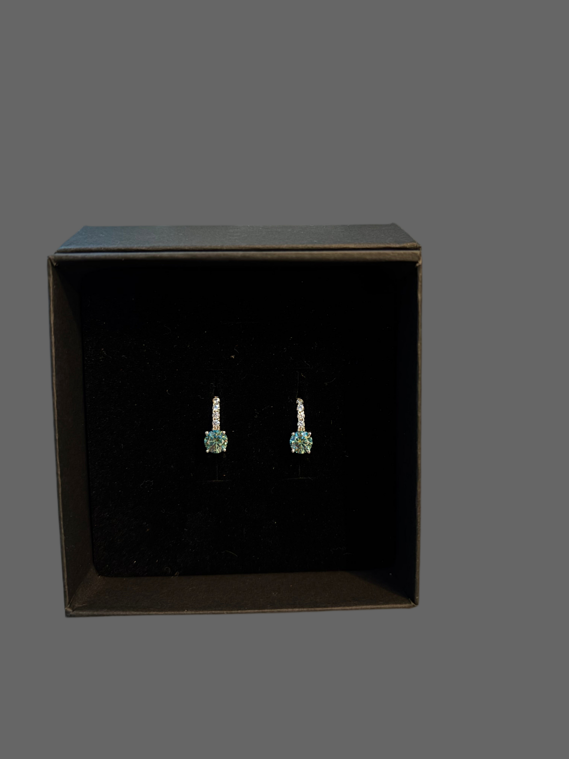 Boucles d'oreilles en argent sterling et mossanite