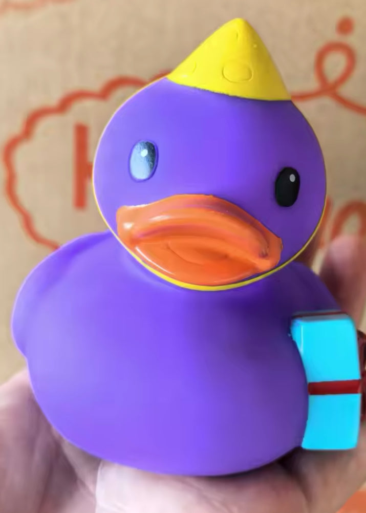 Canard en caoutchouc violet d'anniversaire 8 cm