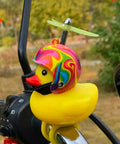 Canard en caoutchouc avec casque d'hélicoptère arc-en-ciel)