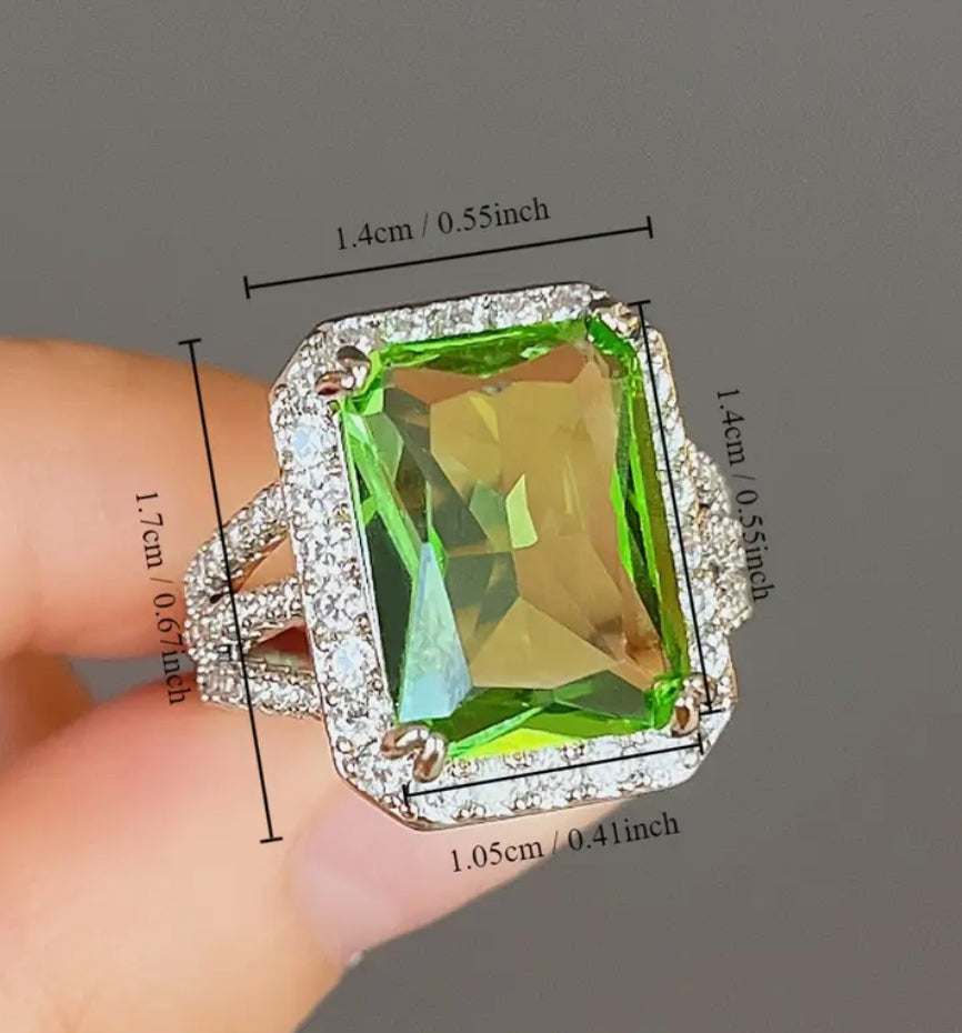 Grande bague en zircone verte
