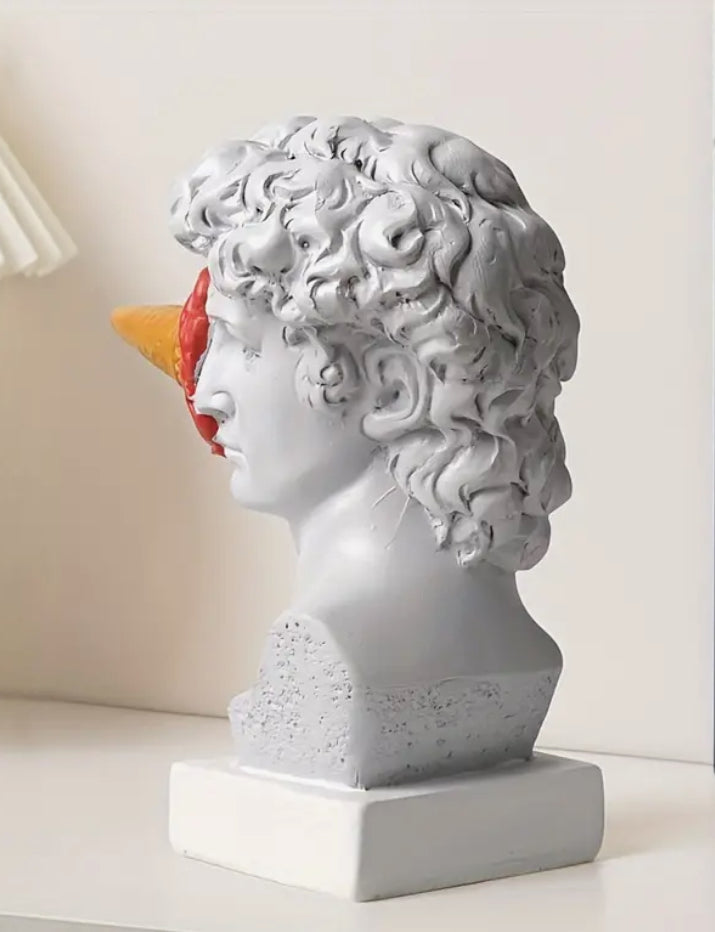 Statue de glace sur le visage de David