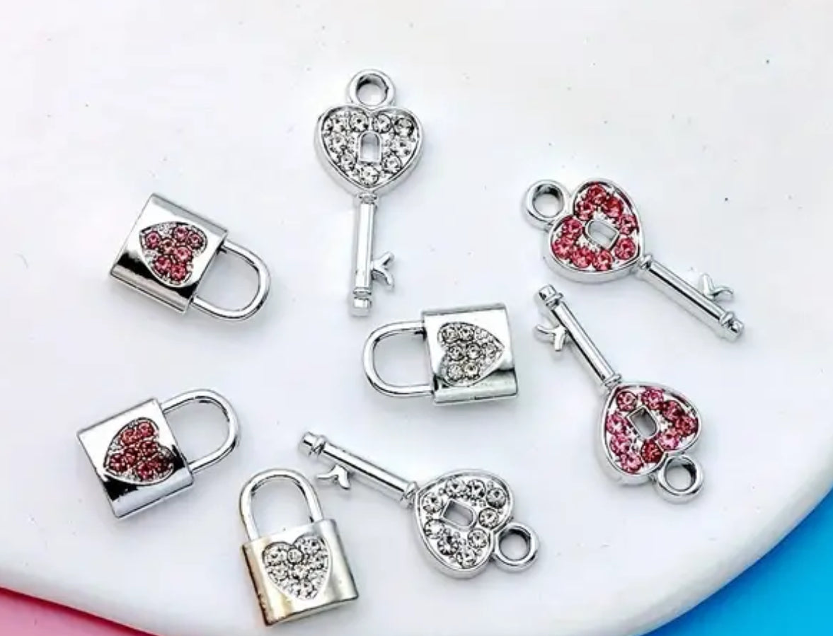 Breloques cadenas et clé plaquées argent avec diamant rose ou blanc