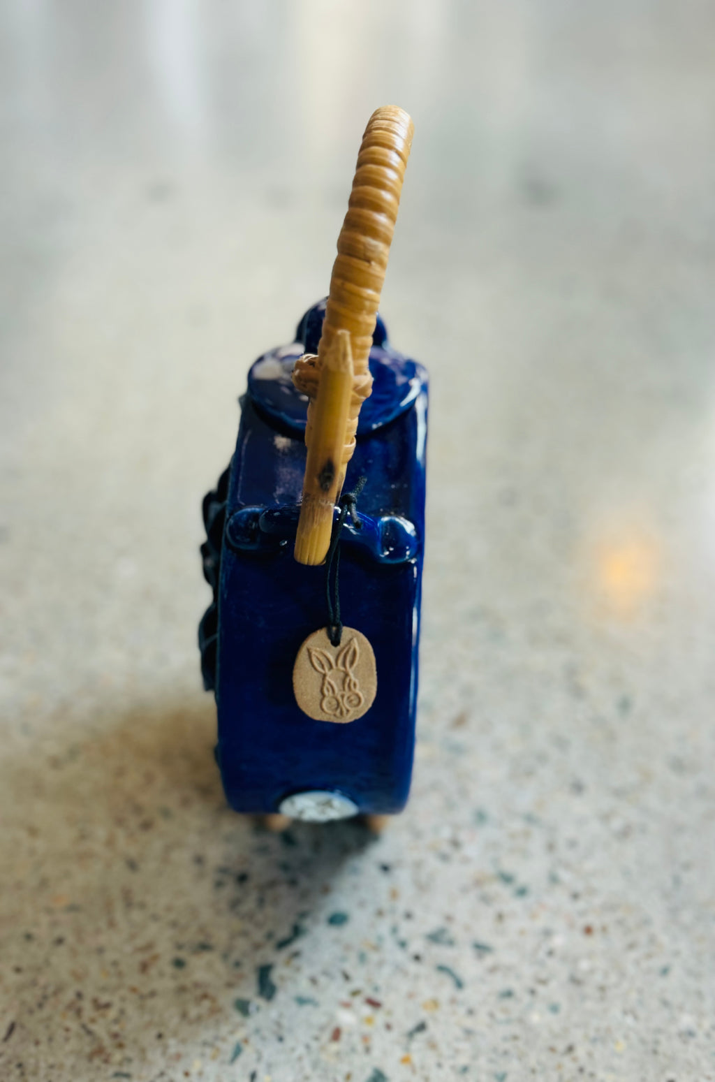 Théière émaillée à fleurs bleues fabriquée à la main