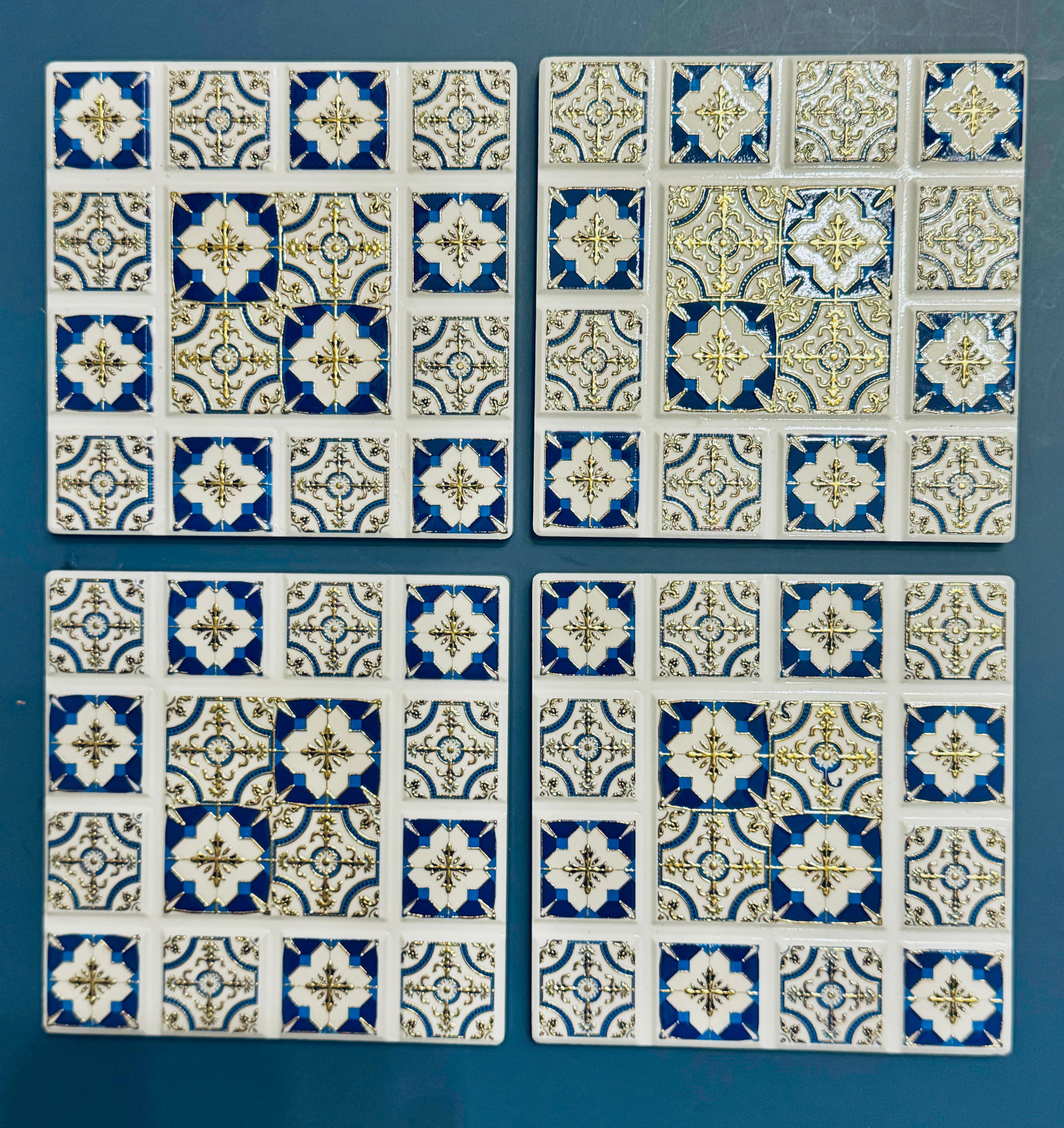Lot de 4 sous-verres géométriques en carreaux verts, orange et dorés