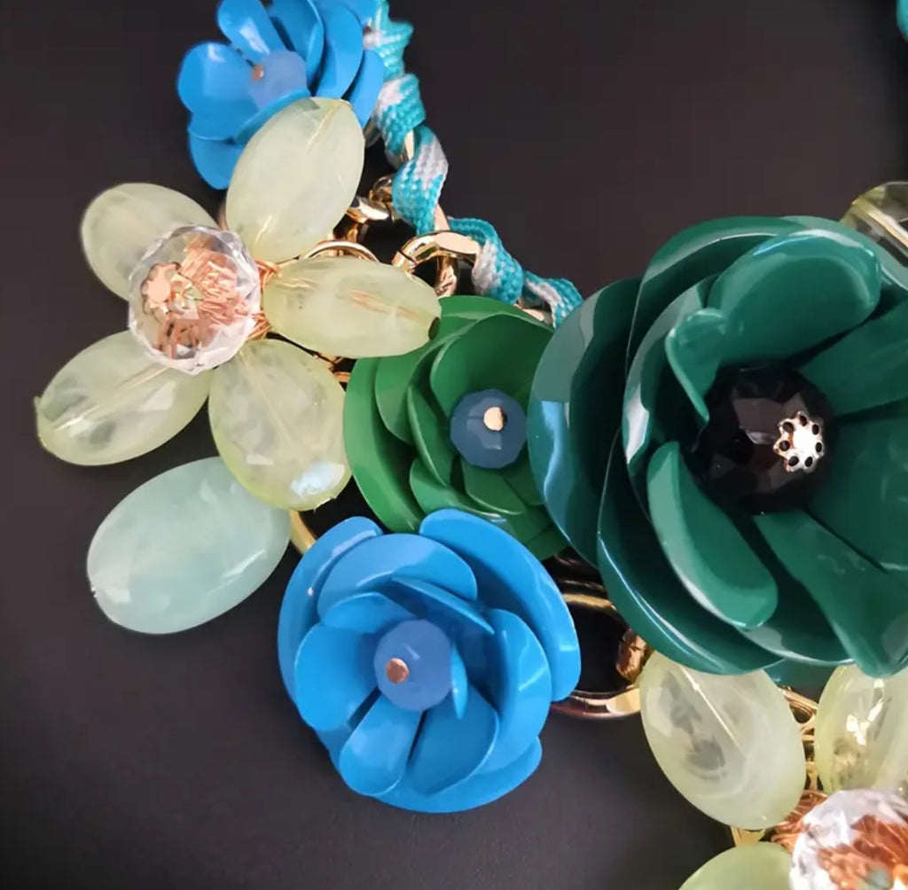 Collier en résine florale bleu et vert