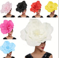 Chapeau à fleurs surdimensionné