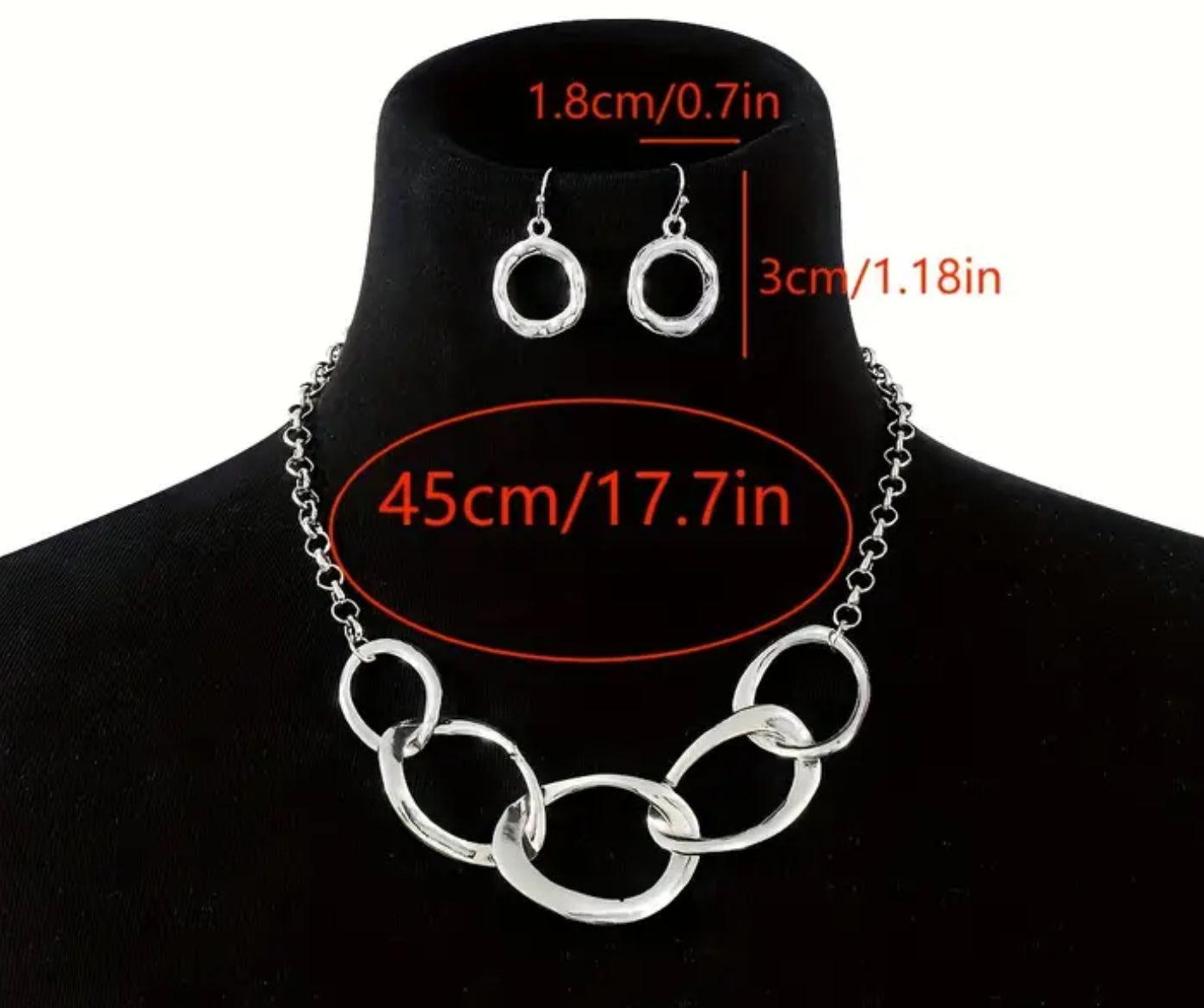 Ensemble de boucles d'oreilles et collier modernes