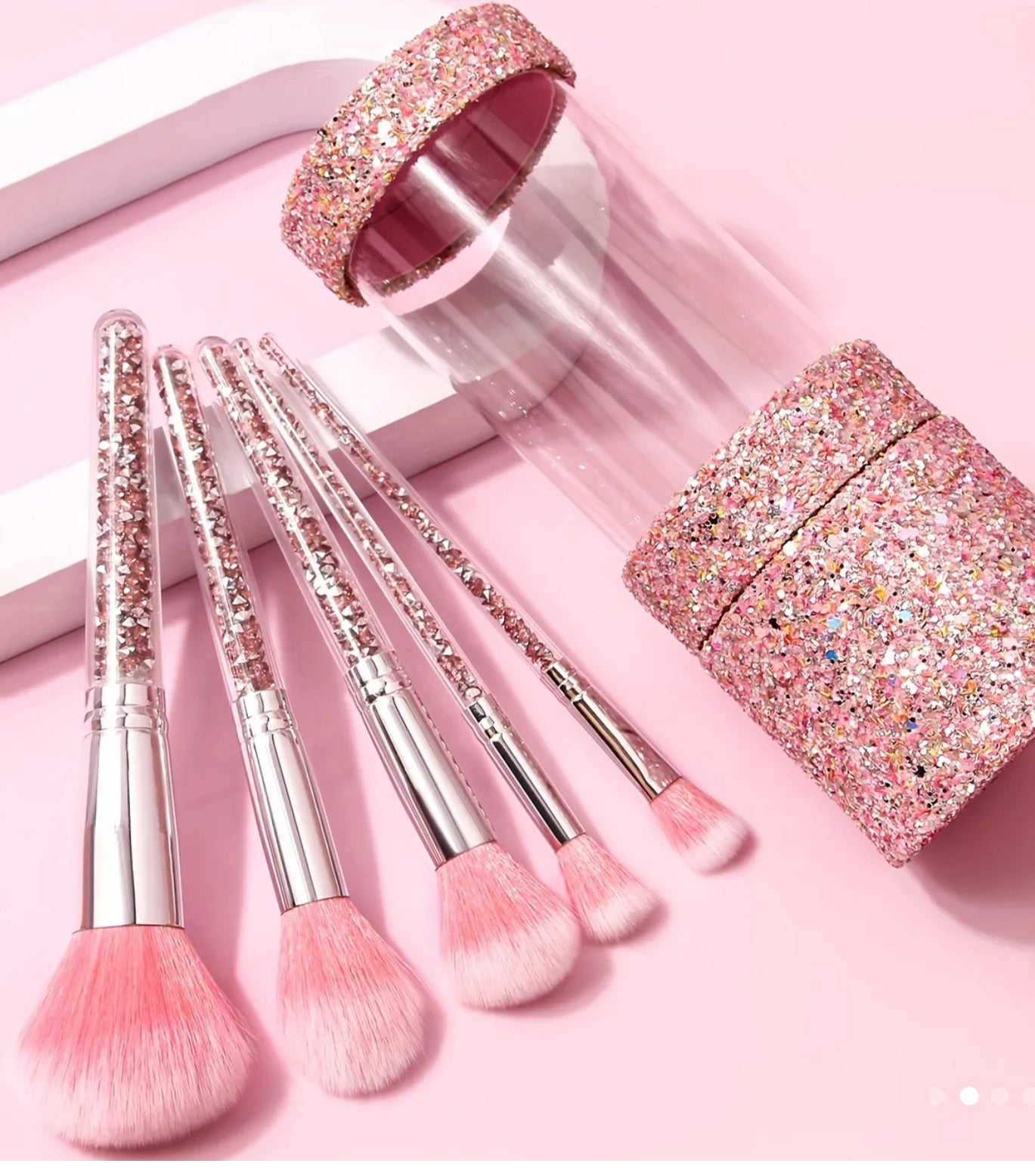 5 pinceaux de maquillage pailletés dans une boîte de rangement