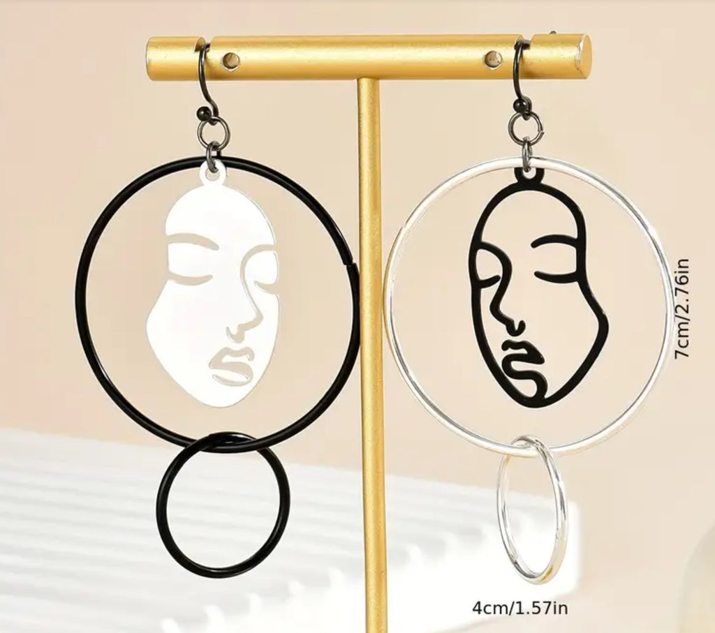 Boucles d'oreilles asymétriques à crochet portrait