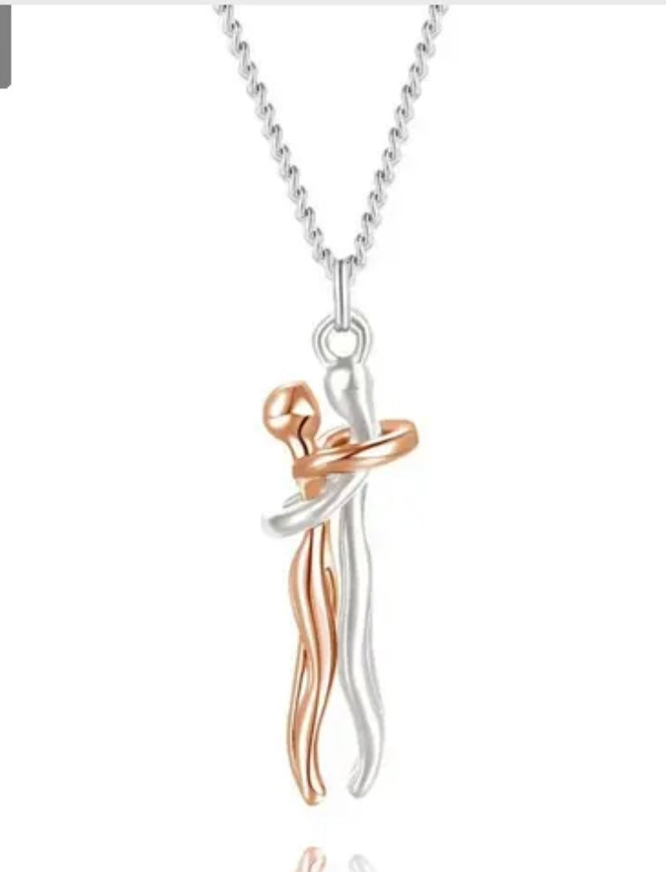 Collier de couple enlacé