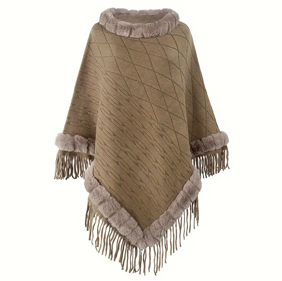 Châle à pompons en fausse fourrure marron