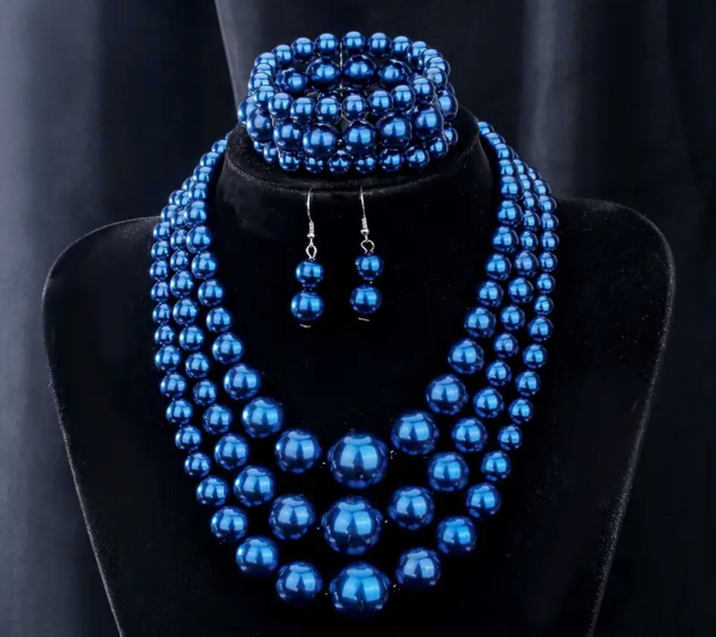 Ensemble collier, bracelet et boucles d'oreilles en perles bleues