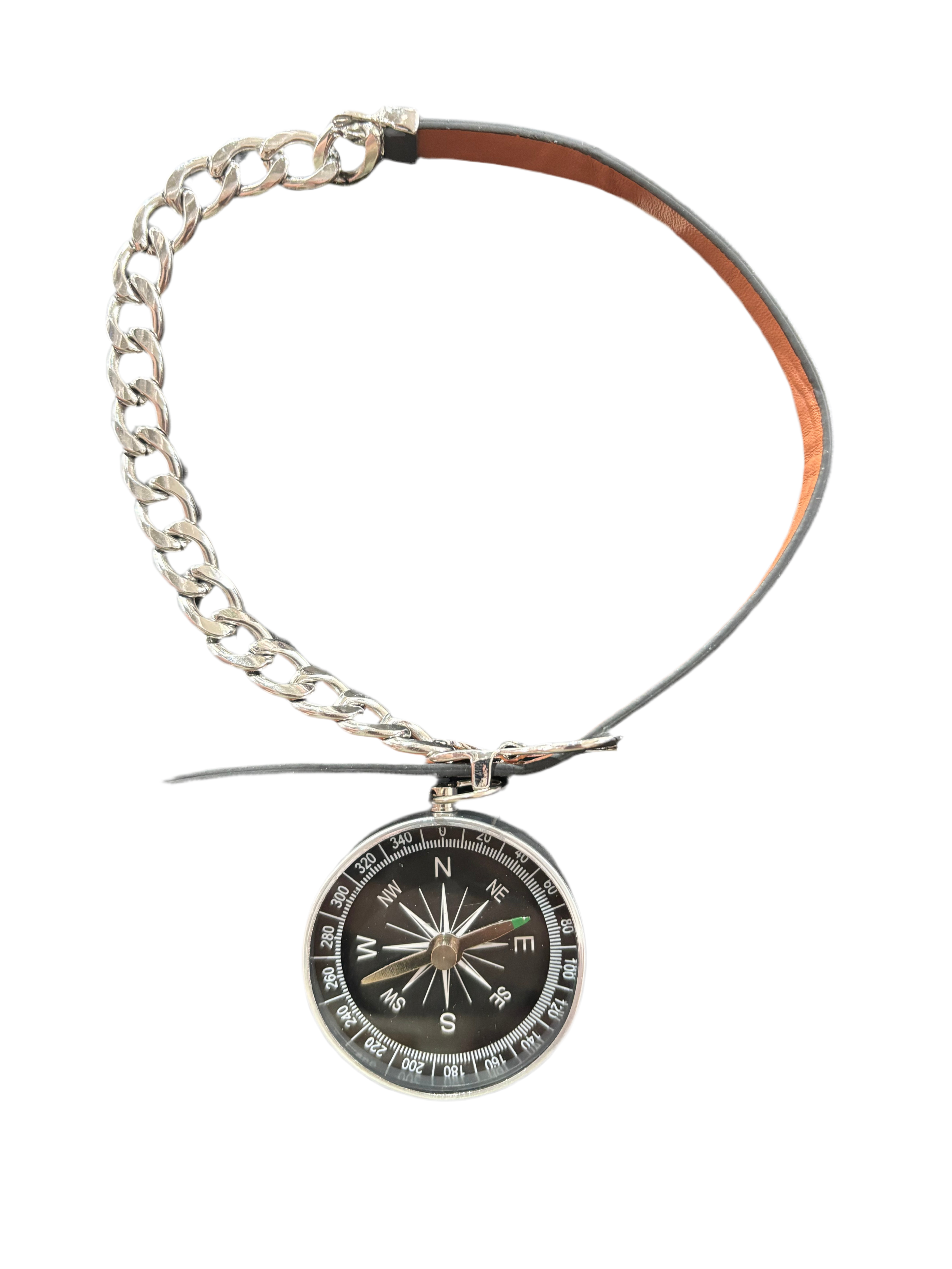 Collier boussole avec bracelet noir