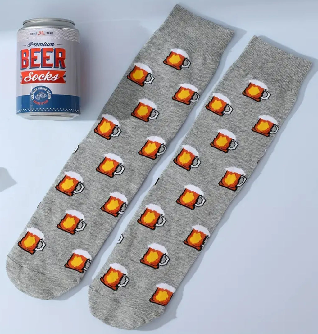 Coffret cadeau chaussettes de bière dans une canette de bière