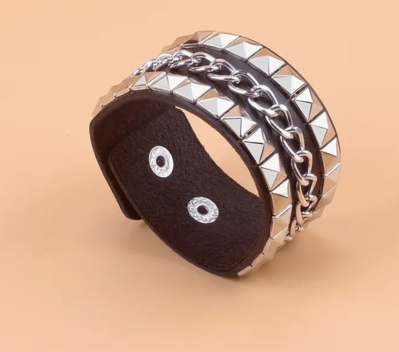 Bracelet unisexe clouté noir ou rouge