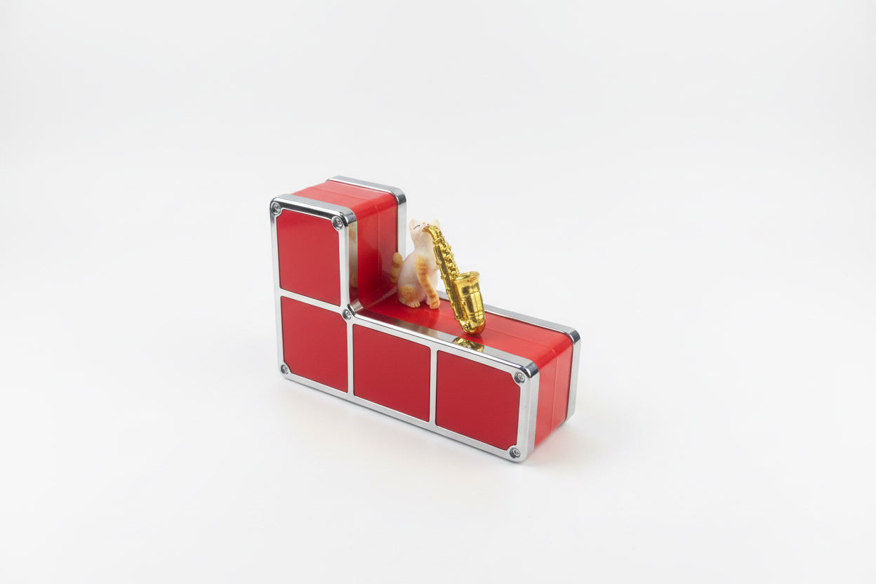 Cat figurine with Saxophone