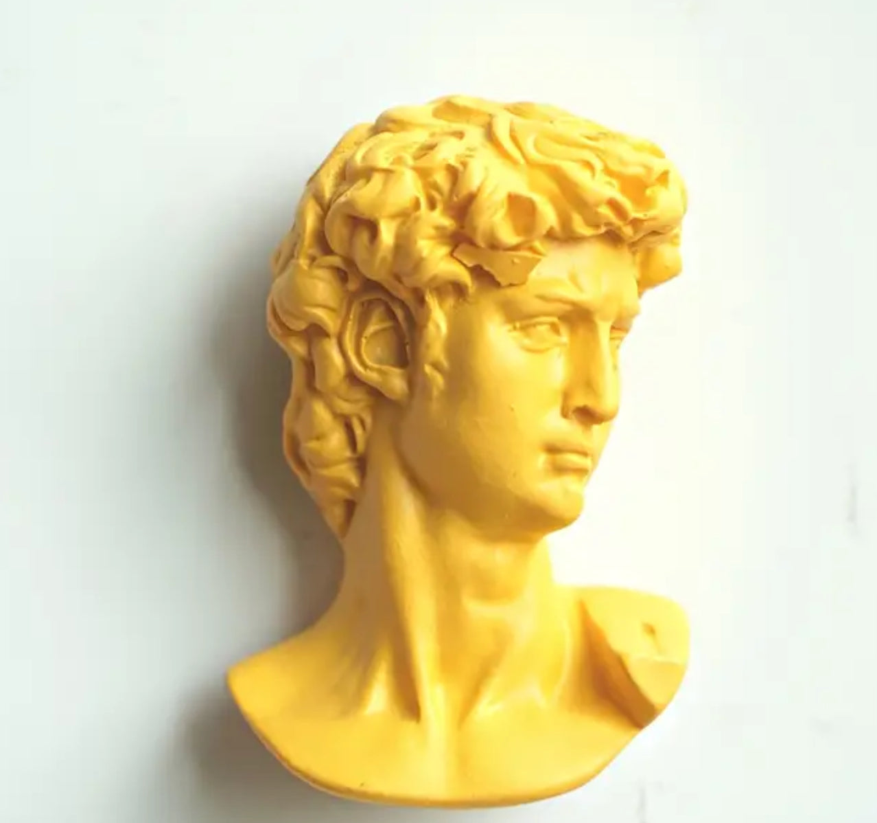 Aimant de réfrigérateur représentant une statue célèbre