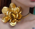 Collier ras du cou en vinyle à fleurs dorées