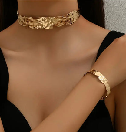 Choker necklace cuff bangle set