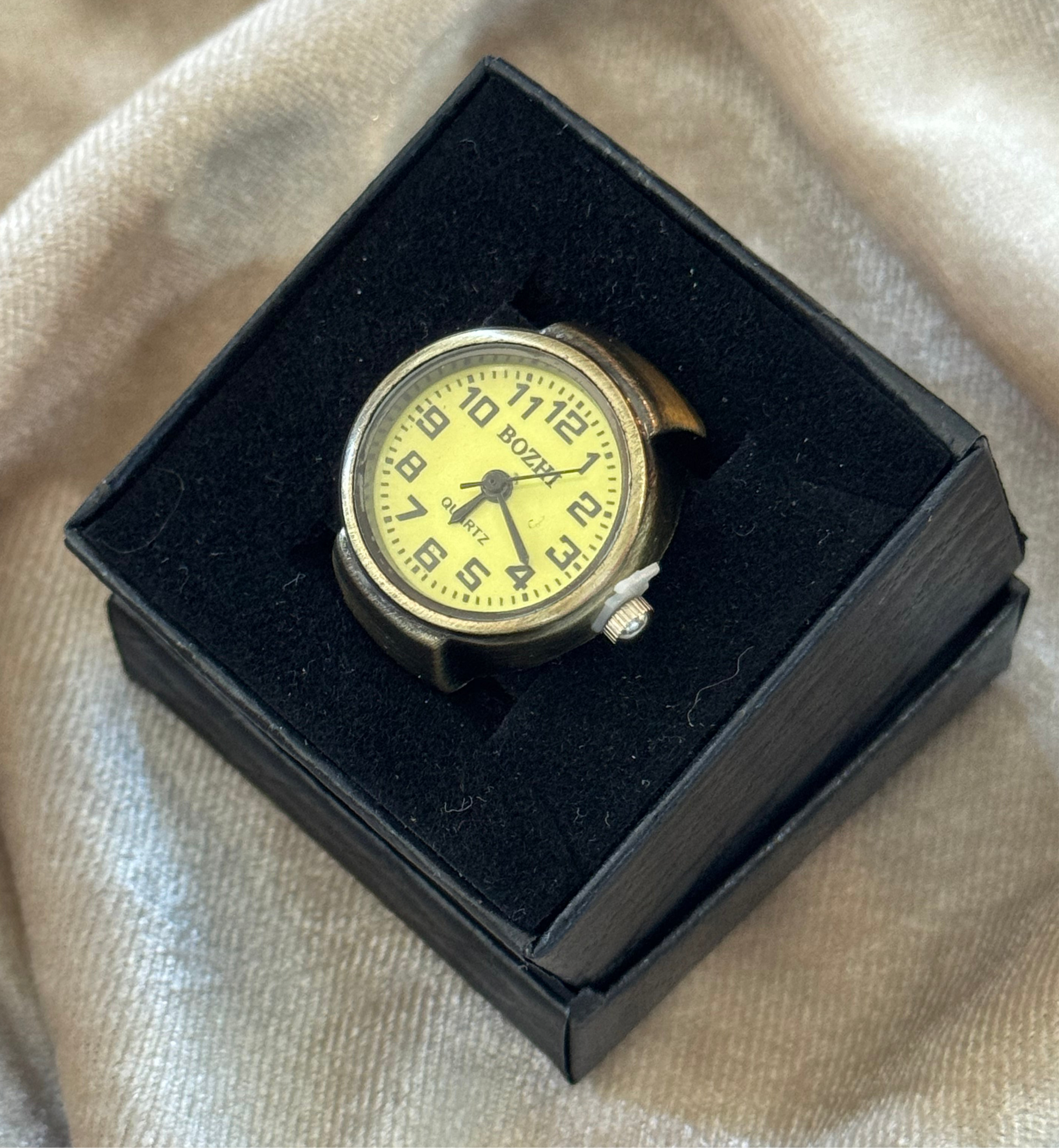 Bozhi Quartz Silver Watch Ring