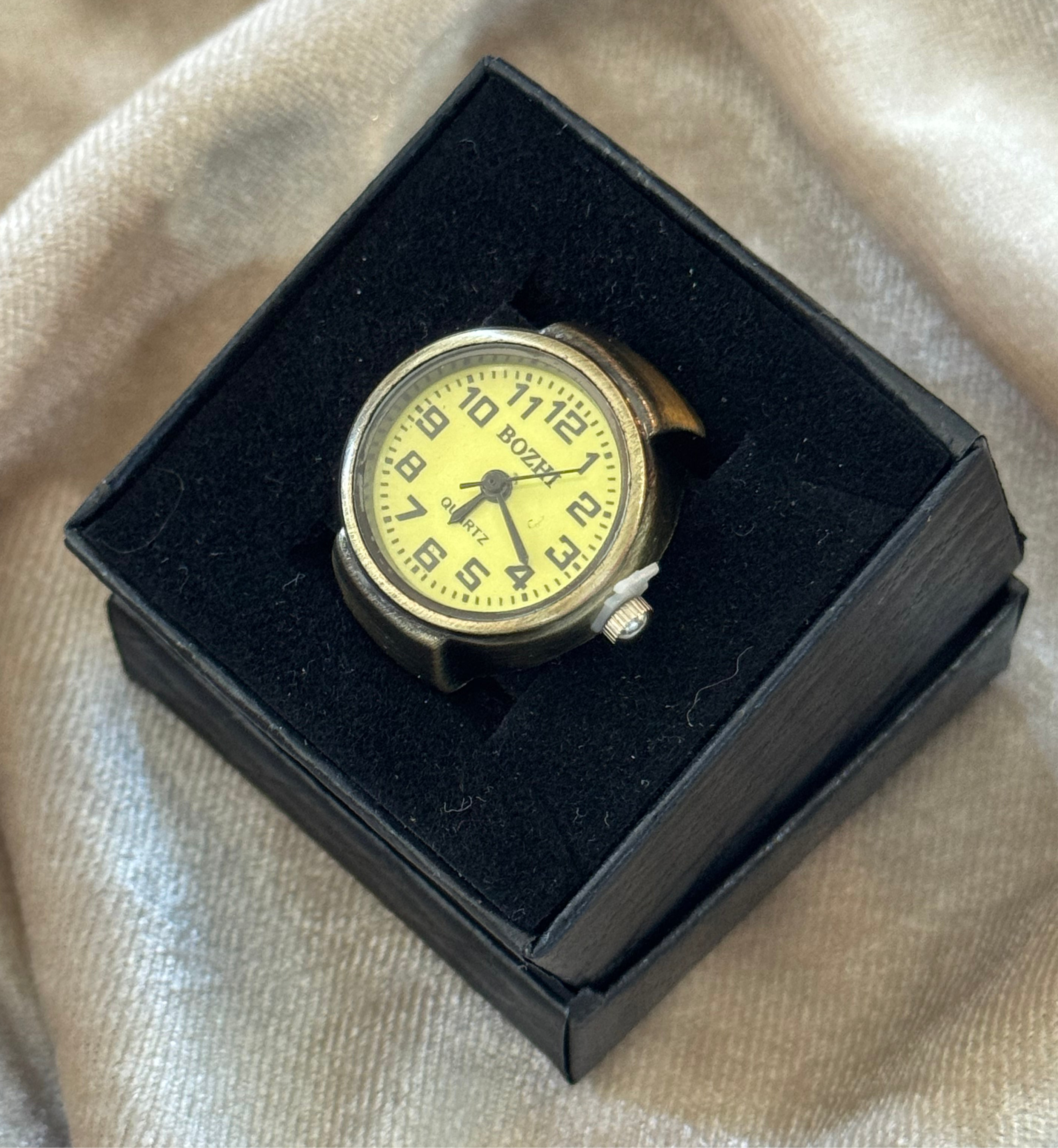 Bozhi Quartz Silver Watch Ring