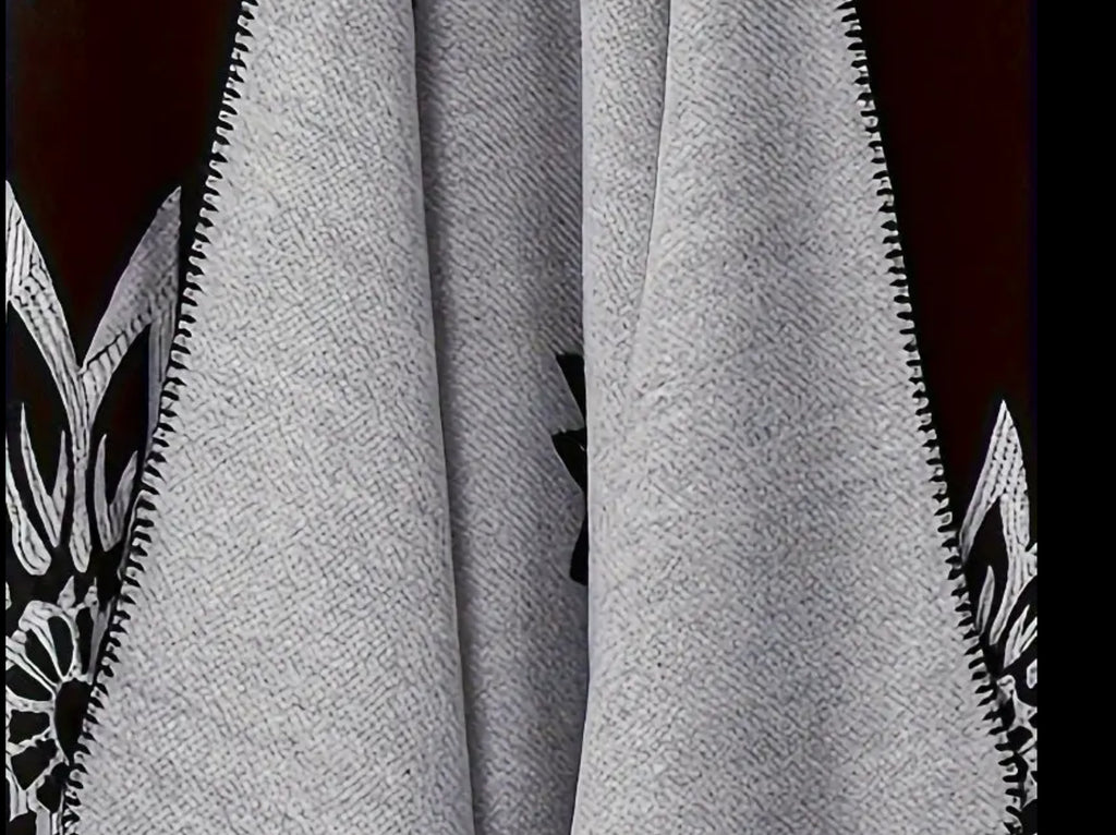 Châle bleu foncé à fleurs