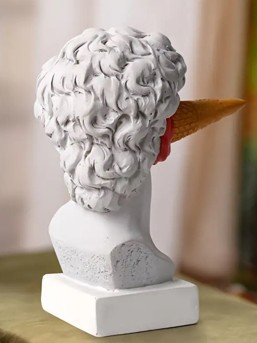 Statue de glace sur le visage de David