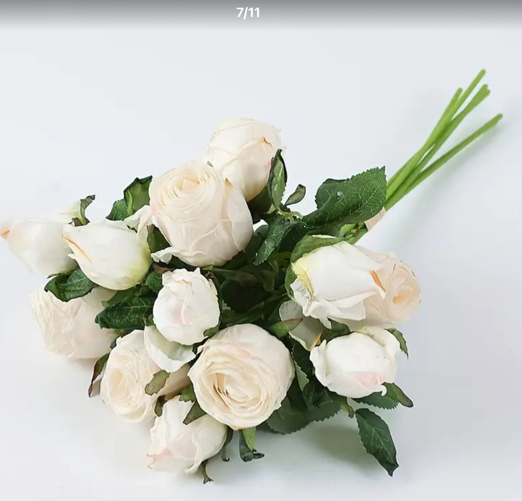 Bouquet de roses artificielles blanches