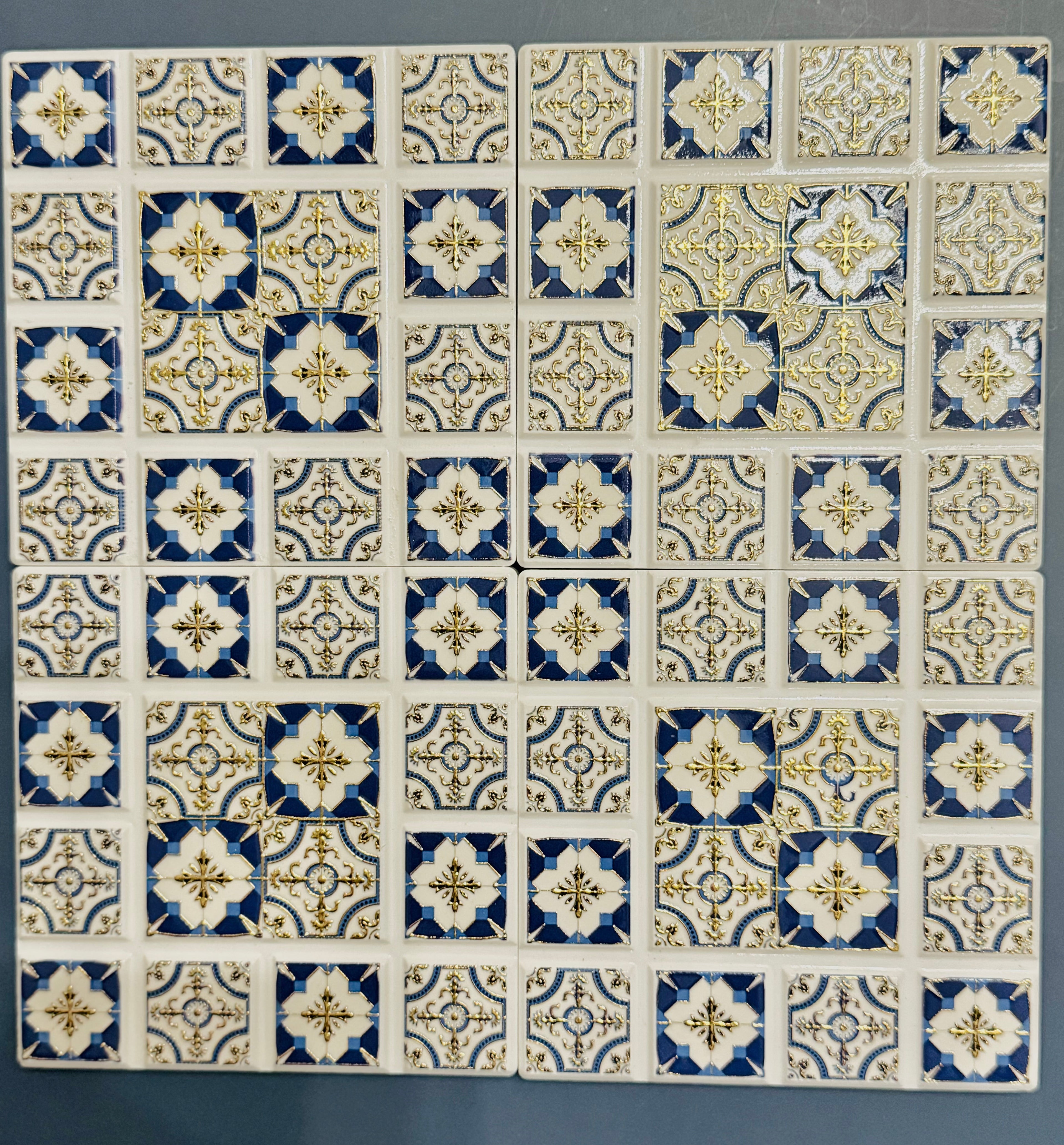 Lot de 4 sous-verres géométriques en carreaux verts, orange et dorés