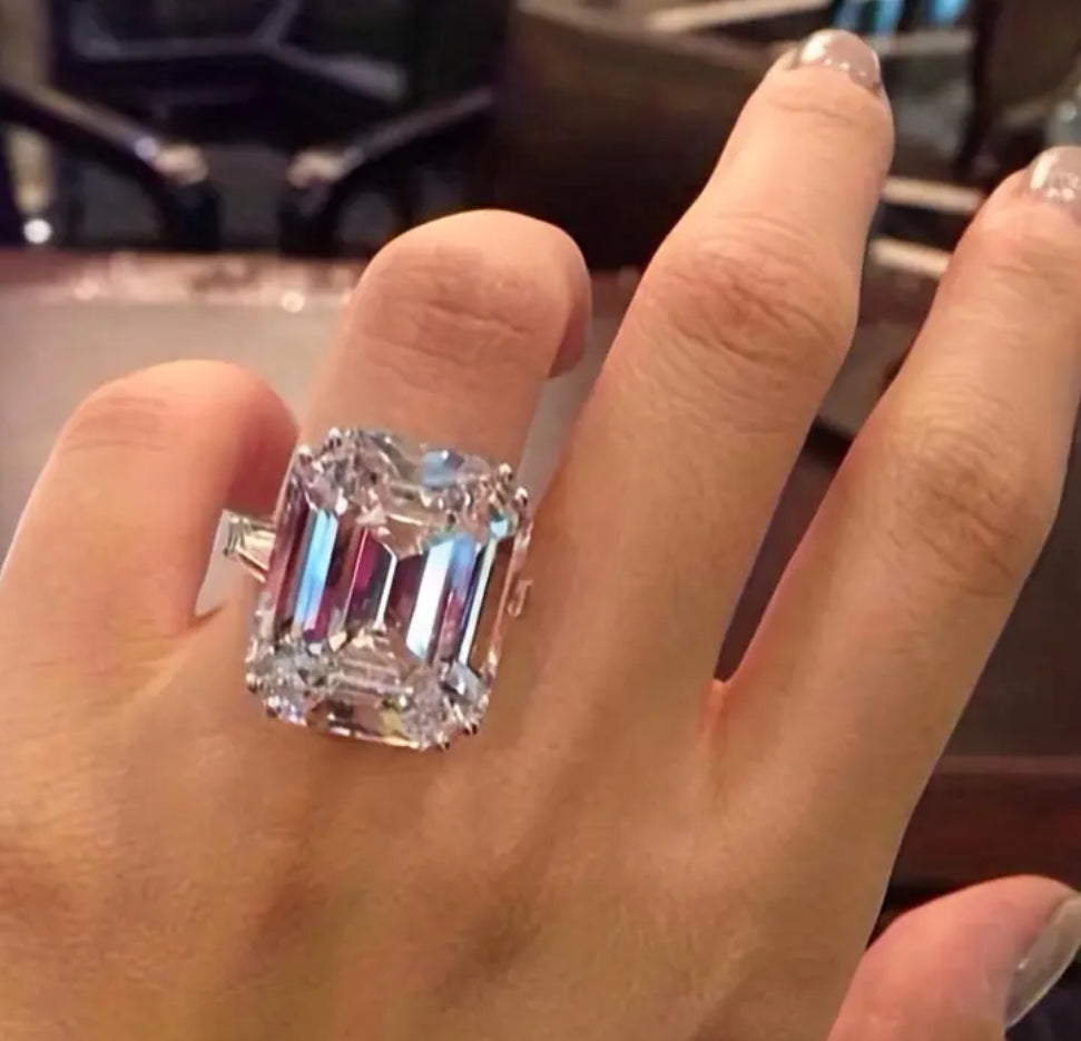 Bague en zircone carrée blanche