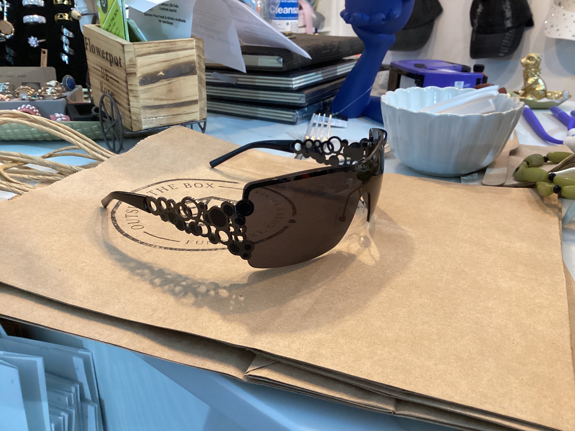Lunettes de soleil à monture en plastique épais noir
