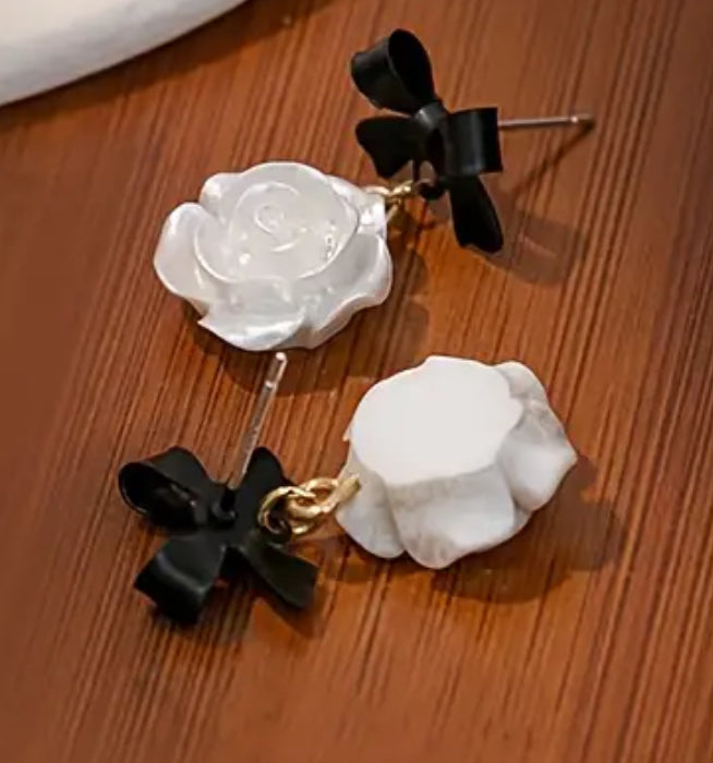 Boucles d'oreilles nœud noir et rose