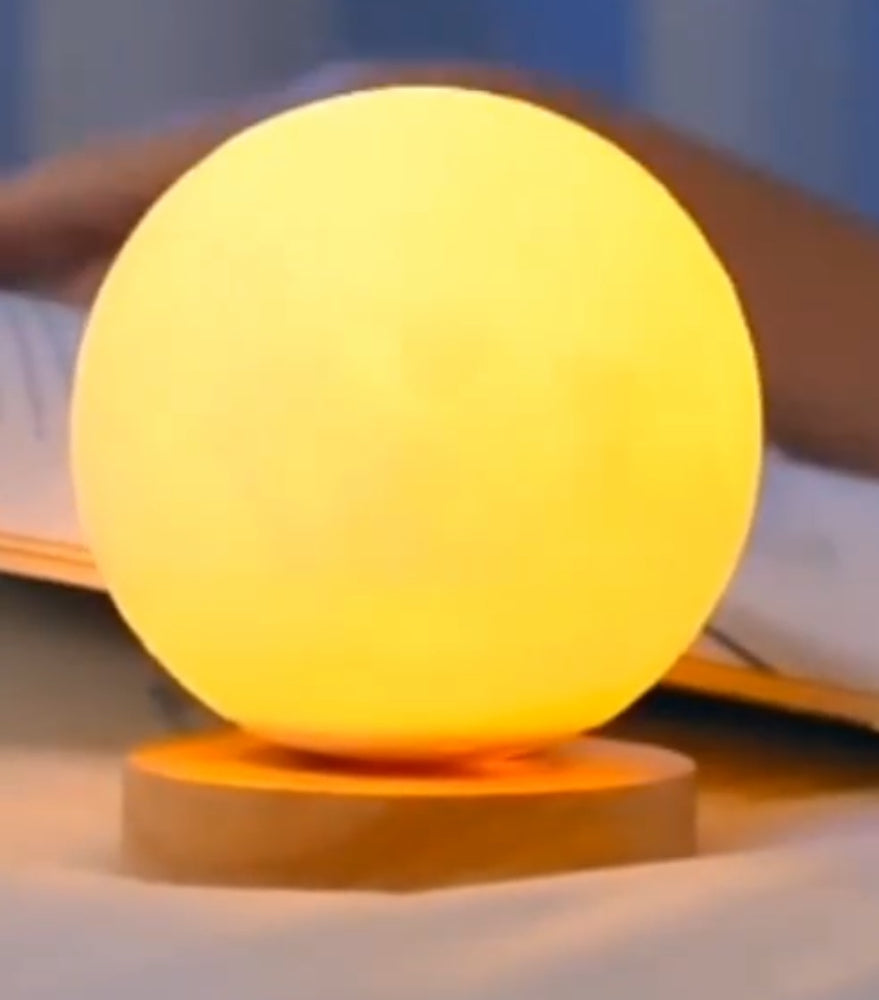 Lampe lunaire rotative sur socle en bois